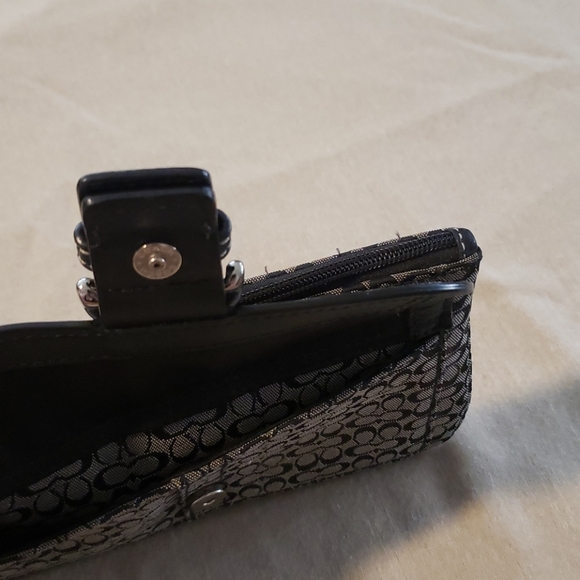 Coach Signature Logo Wristlet! - Picture 9 of 16